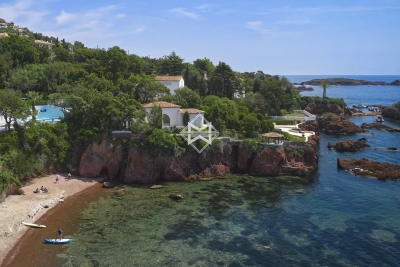 Villa à Agay &agrave; louer à partir de 10 000 € / semaine, Photo 1