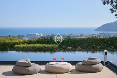 Villa in Mandelieu-la-Napoule for rental from 20 000 € / week, Photo 2