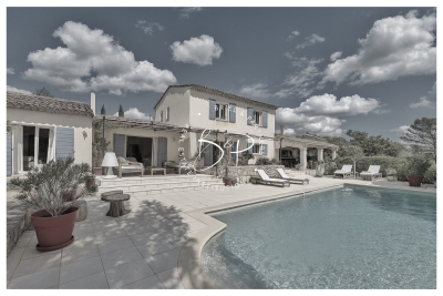 House for sale in LORGUES  - 8 rooms - 171 m&sup2; 