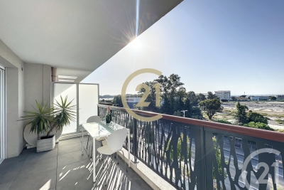 Appartement &agrave; vendre &agrave; CANNES-LA-BOCCA  - 2 pi&egrave;ces - 45 m&sup2; 