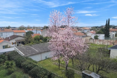 Apartment for sale in CENON  - 2 rooms - 45 m&sup2; 