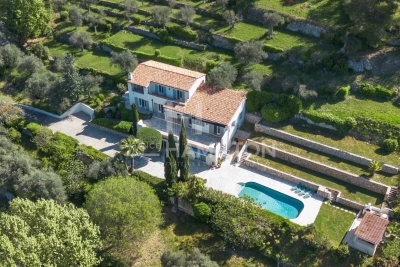 Maison &agrave; vendre &agrave; GRASSE  - 8 pi&egrave;ces - 250 m&sup2; 