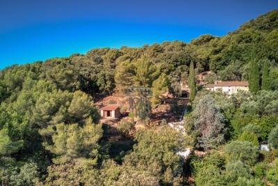 Maison &agrave; vendre &agrave; GRASSE  - 8 pi&egrave;ces - 260 m&sup2; 