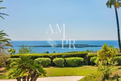 House for sale in CANNES  - 8 rooms - 355 m&sup2; 