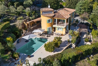 House for sale in MONTAUROUX  - 6 rooms - 234 m&sup2; 