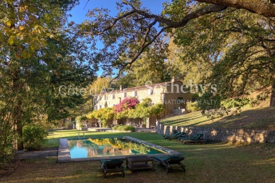 Maison &agrave; vendre &agrave; CHATEAUNEUF-GRASSE  - 11 pi&egrave;ces - 530 m&sup2; 