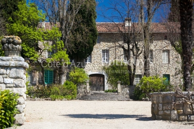 Maison &agrave; vendre &agrave; OPIO  - 20 pi&egrave;ces - 800 m&sup2; 