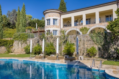 Maison &agrave; vendre &agrave; GRASSE  - 8 pi&egrave;ces - 389 m&sup2; 