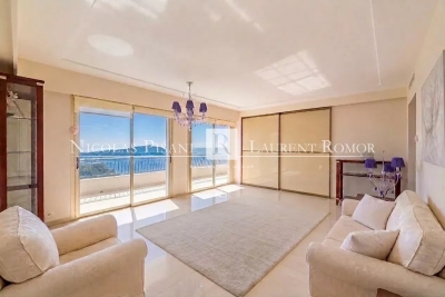 Apartment for sale in VILLEFRANCHE-SUR-MER Tourrettes-sur-Loup - 3 rooms - 68 m&sup2; 