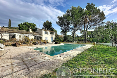 Maison &agrave; vendre &agrave; ROQUEBRUNE-SUR-ARGENS  - 6 pi&egrave;ces - 185 m&sup2; 