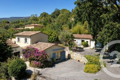 Maison &agrave; vendre &agrave; CHATEAUNEUF-GRASSE  - 5 pi&egrave;ces - 150 m&sup2; 