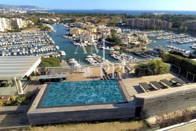 Apartment for sale in MANDELIEU-LA-NAPOULE  - 5 rooms - 200 m&sup2; 