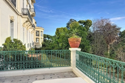 Apartment for sale in CANNES  - 2 rooms - 61 m&sup2; 