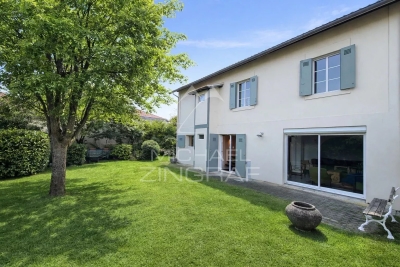 House for sale in ARCACHON  - 11 rooms - 187 m&sup2; 