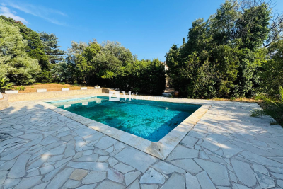 House for sale in GRIMAUD  - 5 rooms - 270 m&sup2; 