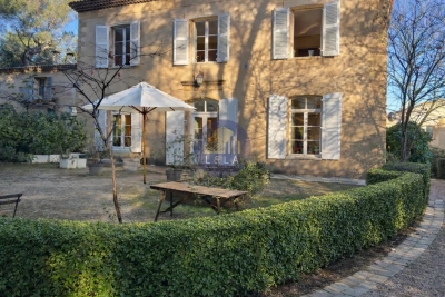 Appartement &agrave; louer &agrave; AIX-EN-PROVENCE  - 5 pi&egrave;ces - 135 m&sup2; 