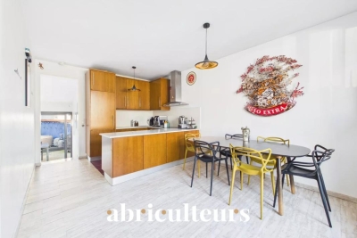 Maison &agrave; vendre &agrave; ST MAUR DES FOSSES  - 5 pi&egrave;ces - 117 m&sup2; 