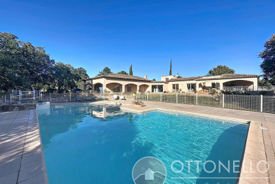 Maison &agrave; vendre &agrave; ROQUEBRUNE-SUR-ARGENS  - 7 pi&egrave;ces - 196 m&sup2; 