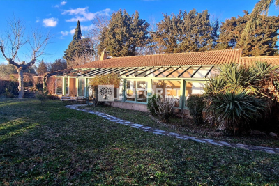 Maison &agrave; vendre jardin piscine atelier 