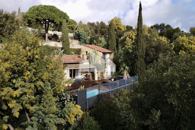 Maison &agrave; vendre &agrave; BORMES-LES-MIMOSAS  - 5 pi&egrave;ces - 130 m&sup2; 