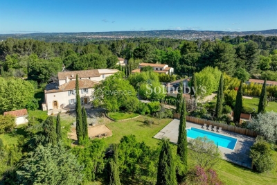 Maison &agrave; vendre &agrave; AIX-EN-PROVENCE  - 11 pi&egrave;ces - 729 m&sup2; 