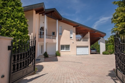 Maison &agrave; vendre &agrave; MESSERY  - 8 pi&egrave;ces - 305 m&sup2; 