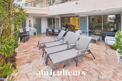 Appartement &agrave; vendre &agrave; CANNES  - 6 pi&egrave;ces - 143 m&sup2; 