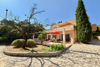 Maison &agrave; vendre &agrave; CAVALAIRE-SUR-MER  - 9 pi&egrave;ces - 240 m&sup2; 