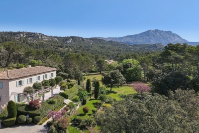 Maison &agrave; vendre &agrave; LE THOLONET  - 10 pi&egrave;ces - 400 m&sup2; 