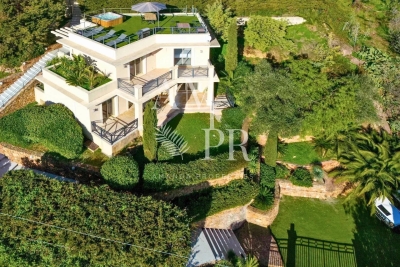 Apartment for sale in MANDELIEU-LA-NAPOULE  - 5 rooms - 118 m&sup2; 