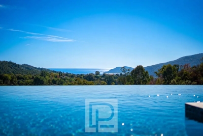 Maison &agrave; vendre &agrave; MOUGINS  - 9 pi&egrave;ces - 310 m&sup2; 