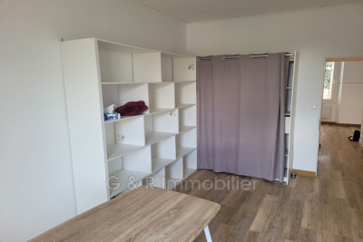 Appartement &agrave; louer &agrave; LA BOUILLADISSE  - 2 pi&egrave;ces - 37 m&sup2; 
