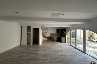 Appartement &agrave; louer &agrave; LÉZIGNAN-CORBIÈRES  - 3 pi&egrave;ces - 78 m&sup2; 