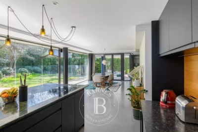 House for sale in MARSEILLE 12EME  - 6 rooms - 233 m&sup2; 