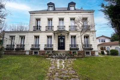 House for sale in real estate ST MAUR DES FOSSES  - 9 rooms - 578 m&sup2; 