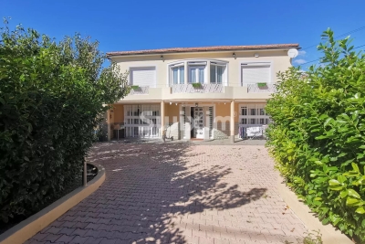 Maison &agrave; vendre &agrave; VALRÉAS  - 8 pi&egrave;ces - 200 m&sup2; 