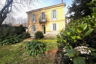 Maison &agrave; louer &agrave; ARLES Vaufreges-Leon Lachamp - 7 pi&egrave;ces - 197 m&sup2; 