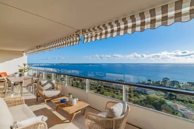 Apartment for sale in VALLAURIS  - 5 rooms - 147 m&sup2; 