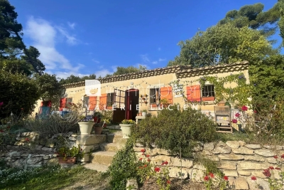 Maison &agrave; vendre &agrave; ST-RÉMY-DE-PROVENCE  - 4 pi&egrave;ces - 100 m&sup2; 