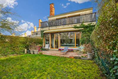 House for sale in GARCHES Buzenval - 7 rooms - 165 m&sup2; 