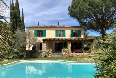 House for sale in BAGNOLS-EN-FORÊT  - 5 rooms - 180 m&sup2; 