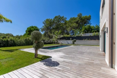 Maison &agrave; vendre &agrave; MOUANS-SARTOUX  - 8 pi&egrave;ces - 280 m&sup2; 