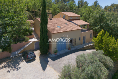 Maison &agrave; vendre &agrave; LE BEAUSSET  - 7 pi&egrave;ces - 180 m&sup2; 