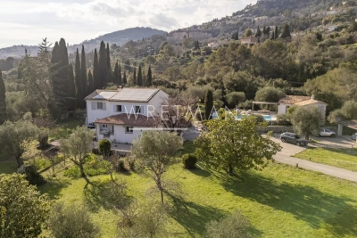 Maison &agrave; vendre &agrave; GRASSE  - 7 pi&egrave;ces - 240 m&sup2; 