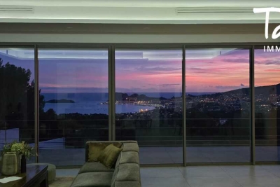 Maison &agrave; vendre &agrave; CEYRESTE  - 9 pi&egrave;ces - 370 m&sup2; 