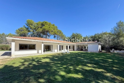 Maison &agrave; vendre &agrave; AIX-EN-PROVENCE Fenouilleres - 5 pi&egrave;ces - 210 m&sup2; 