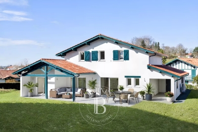 Maison &agrave; vendre &agrave; VILLEFRANQUE  - 6 pi&egrave;ces - 195 m&sup2; 