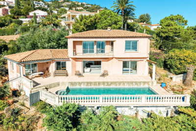 House for sale in ST-RAPHAËL  - 5 rooms - 157 m&sup2; 