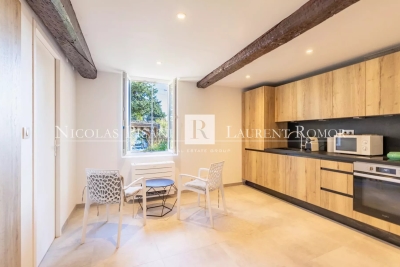 Apartment for sale in BEAULIEU-SUR-MER Cap de Croix - 9 rooms - 172 m&sup2; 