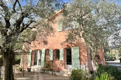 House for sale in CHATEAUNEUF-GRASSE  - 10 rooms - 235 m&sup2; 